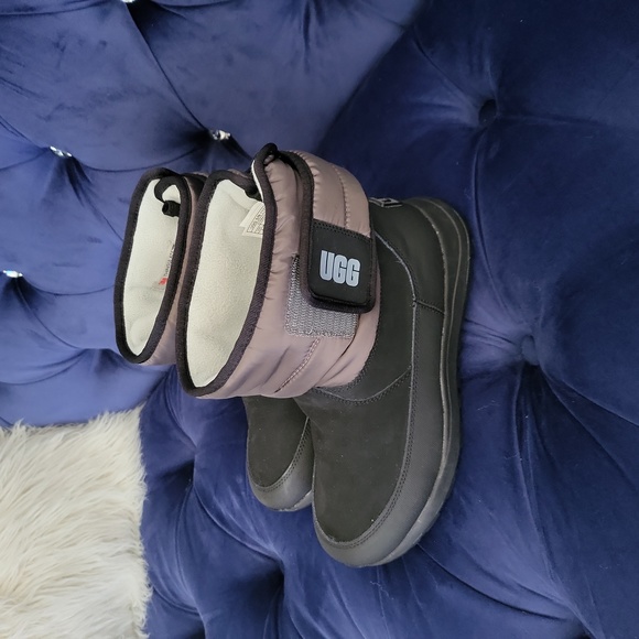 Girls UGG Black Boots Size 5 - Picture 1 of 2